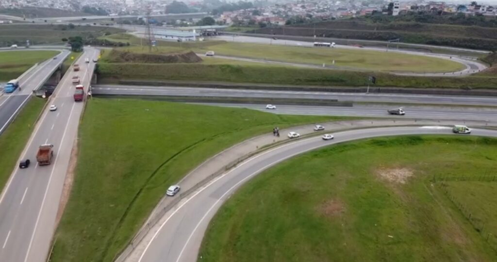 Obras do novo acesso ao Rodoanel Mário Covas em Itaquaquecetuba são