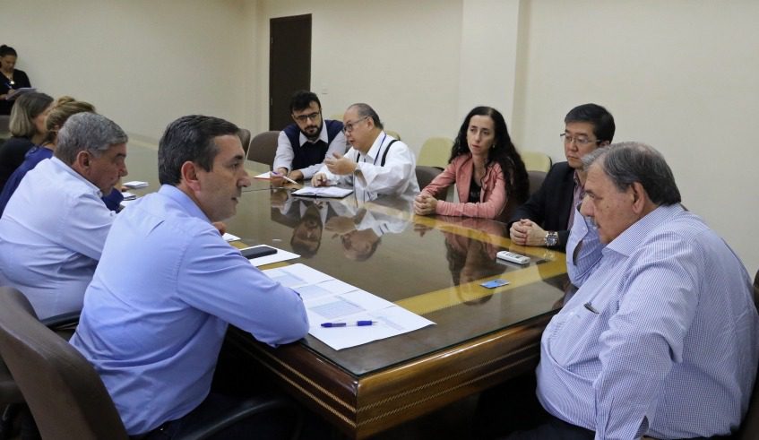 Reunião entre o prefeito de Mogi das Cruzes, Marcus Melo, e o secretário estadual de saúde de São Paulo