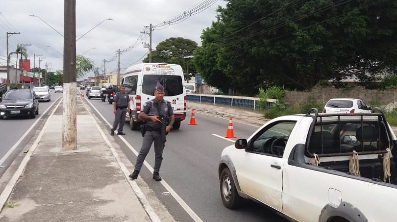 Operação da PM fiscaliza trânsito em Mogi das Cruzes