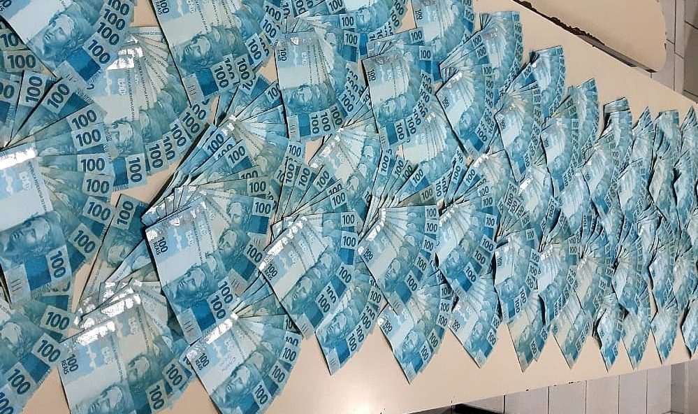 Dinheiro recuperado pela PM em Arujá