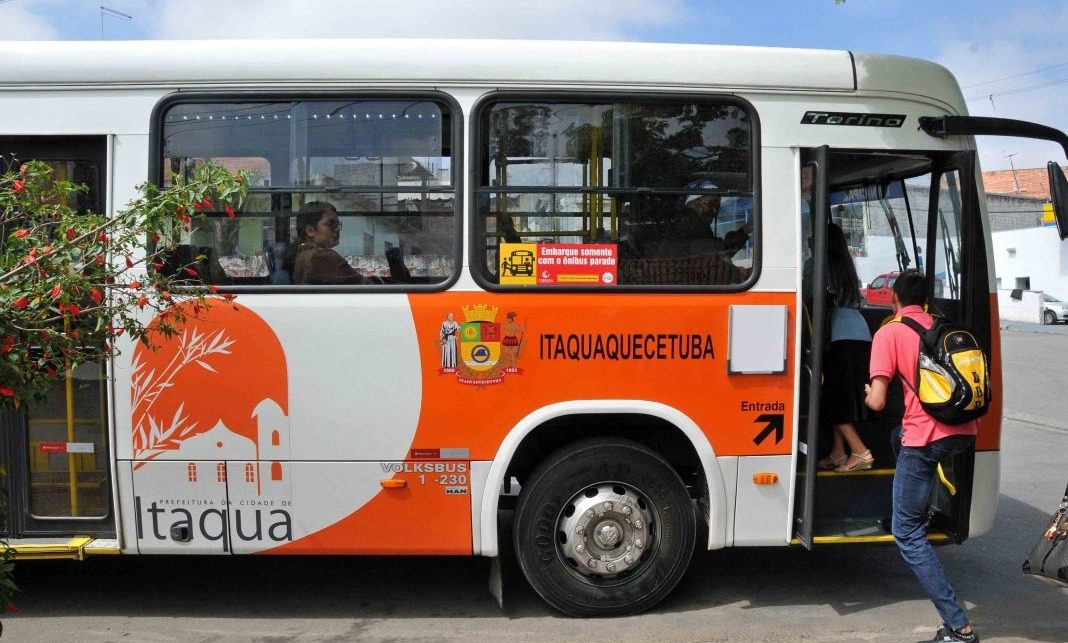 Ônibus em Itaquaquecetuba
