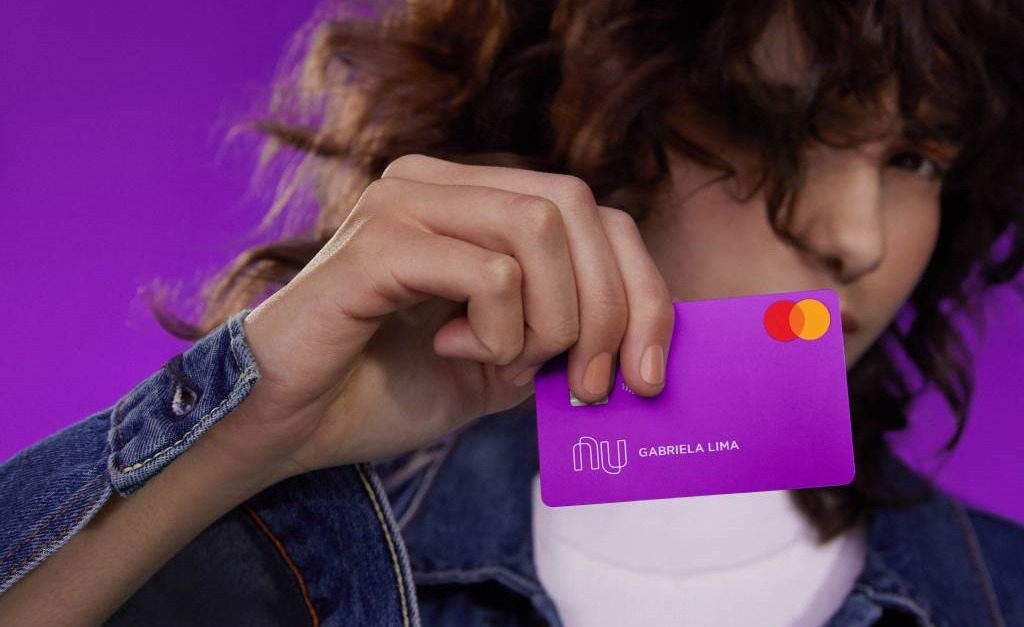 Nubank lança novo cartão de crédito para clientes com nome negativado ou  com score baixo