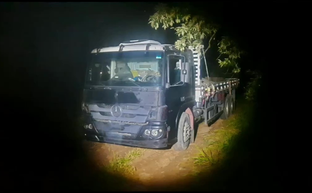 Caminhão roubado em Mogi