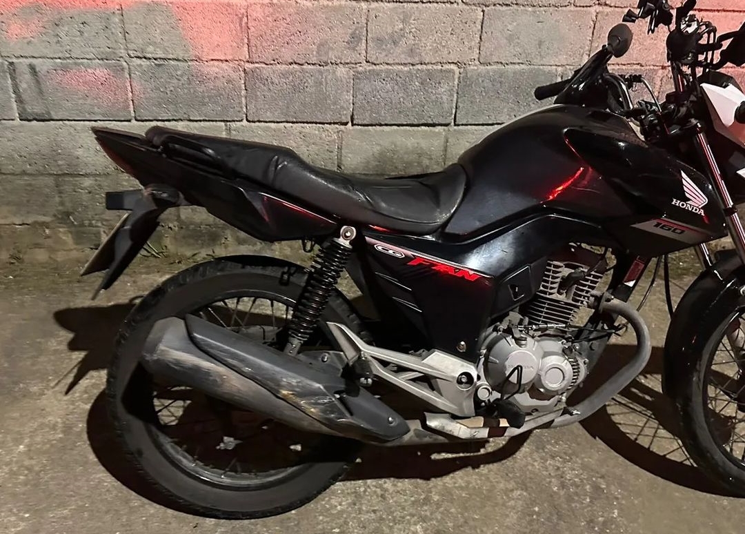 Motocicleta furtada em Mogi das Cruzes