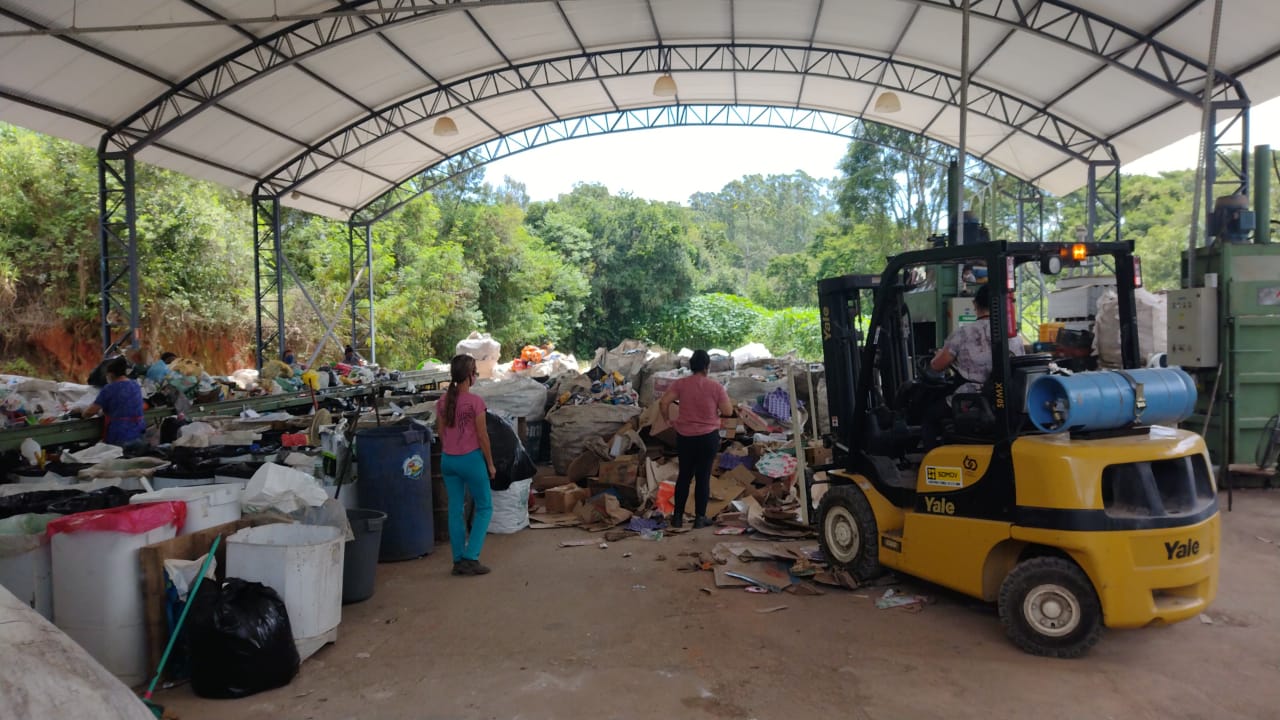 Galpão de reciclagem em Salesópolis