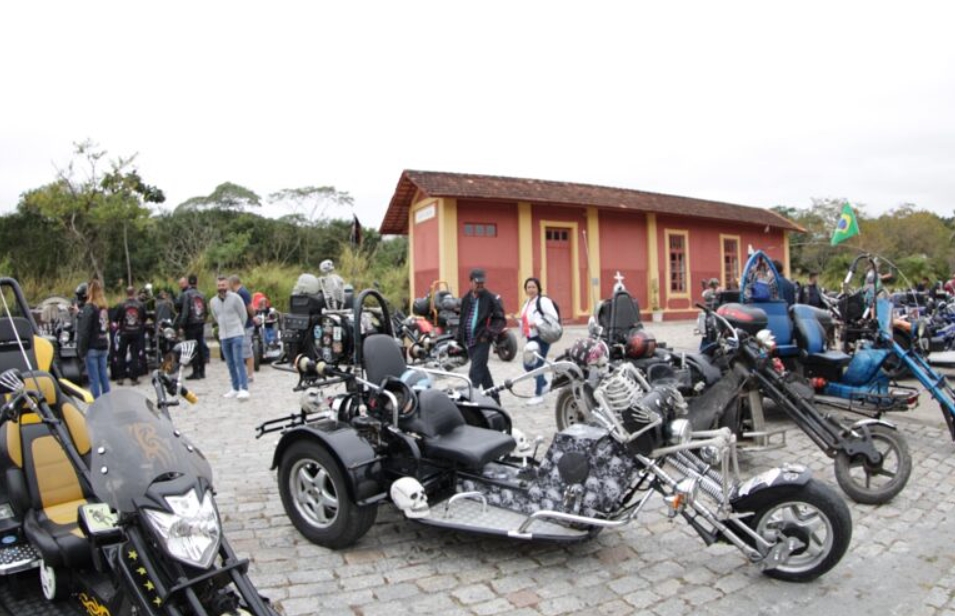 Exposição de motos na Vila de Luís Carlos