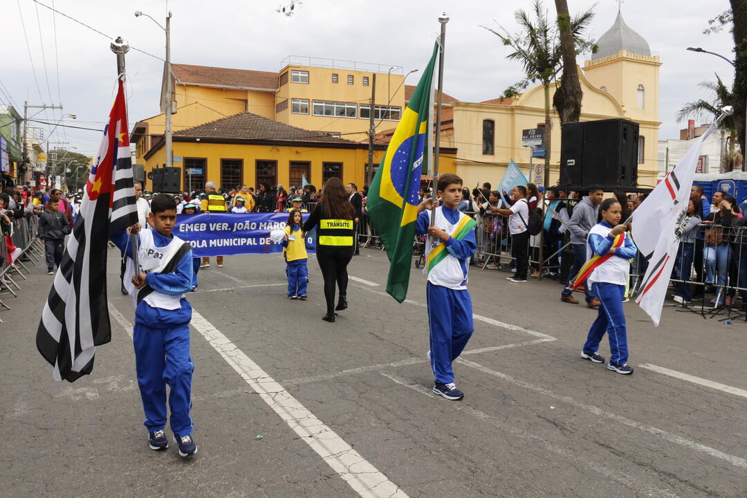 Desfile Cívico Itaquaquecetuba