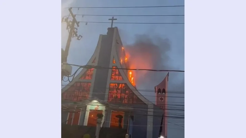 Incêndio igreja Itaquaquecetuba