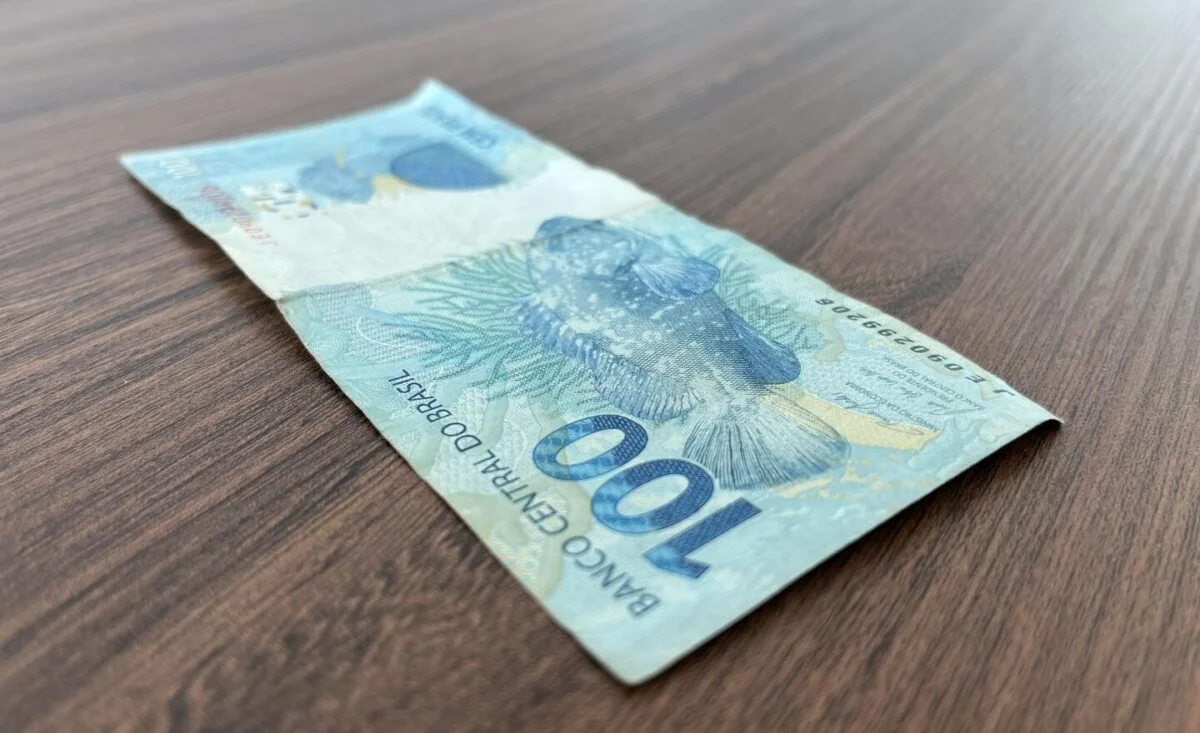 Dinheiro - Nota de R$ 100 reais