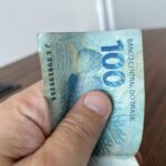 Dinheiro - Nota de R$ 100 reais