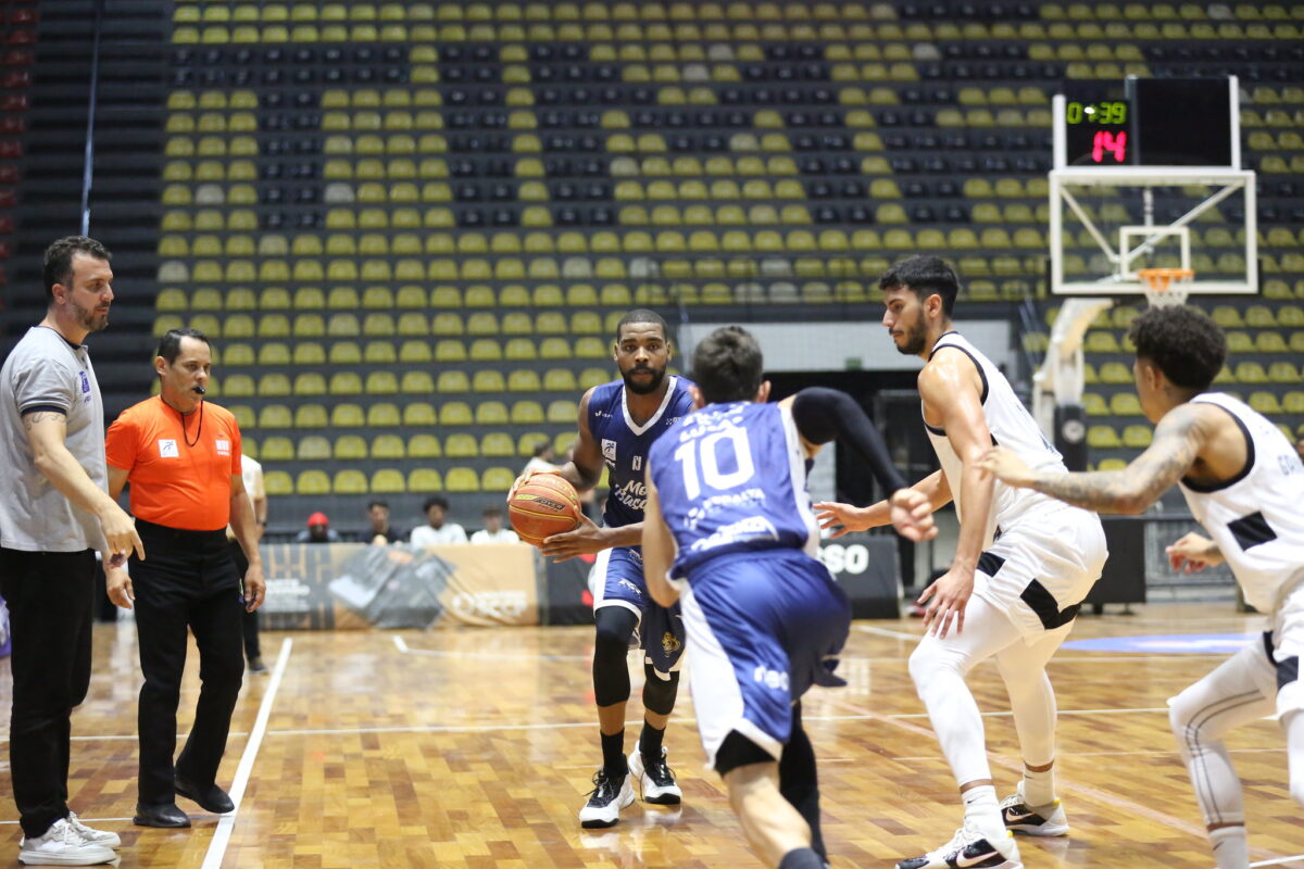 Minas é batido pelo Sesi, conhece primeira derrota, mas segue líder do NBB