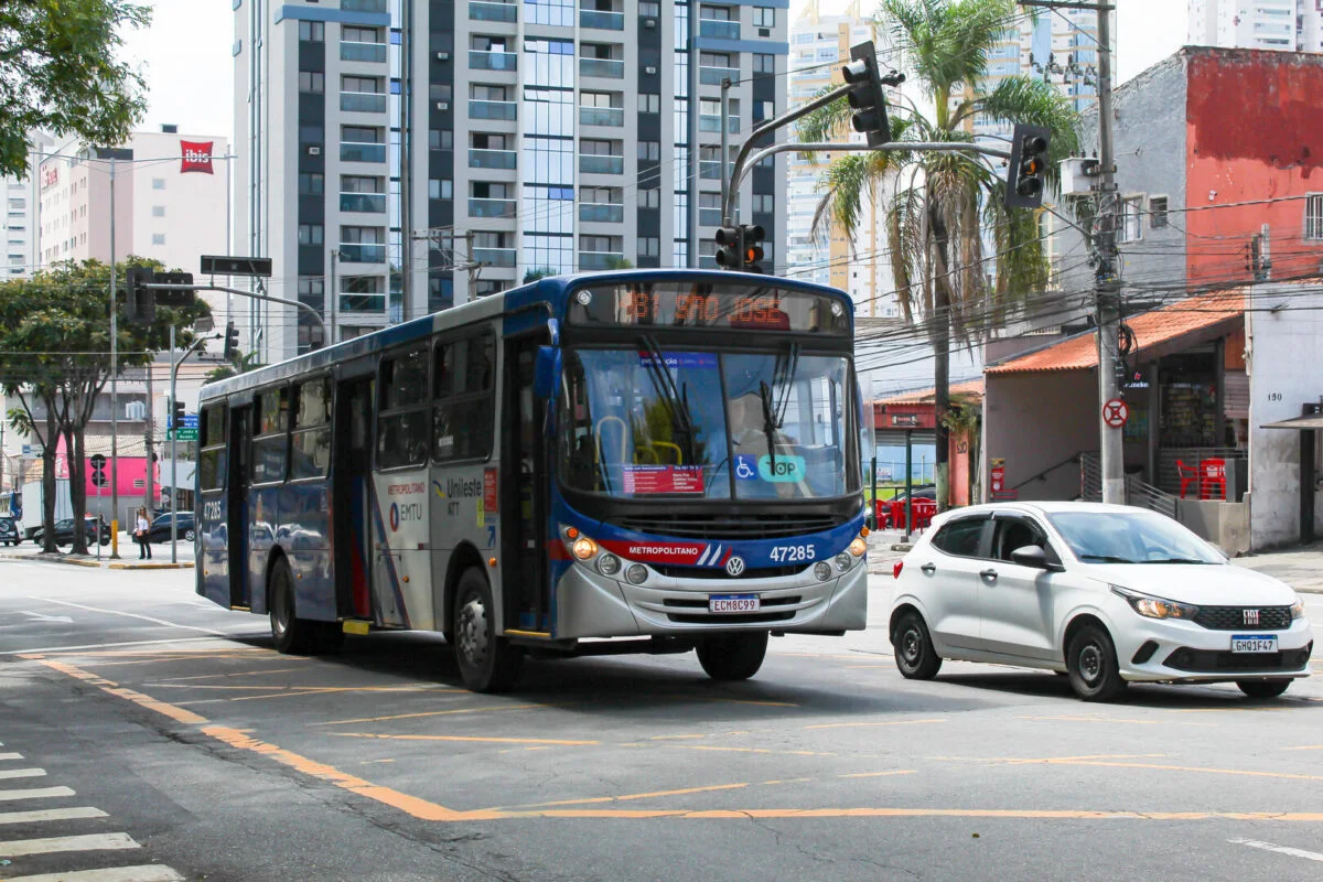 Ônibus - Transporte Público