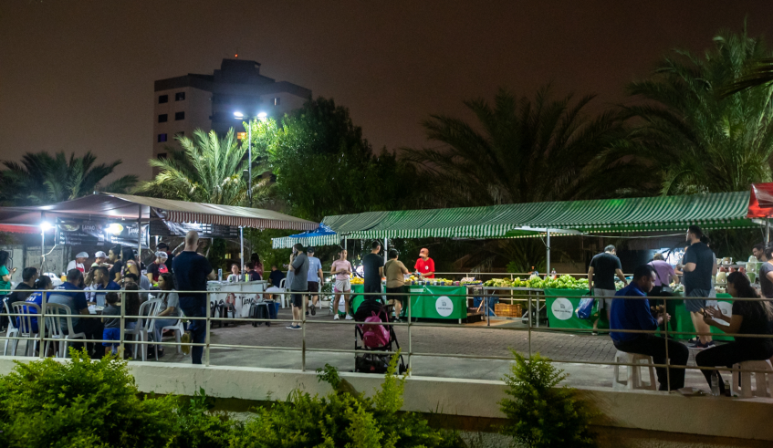 Feira noturna na Praça da Mesquita em Mogi das Cruzes