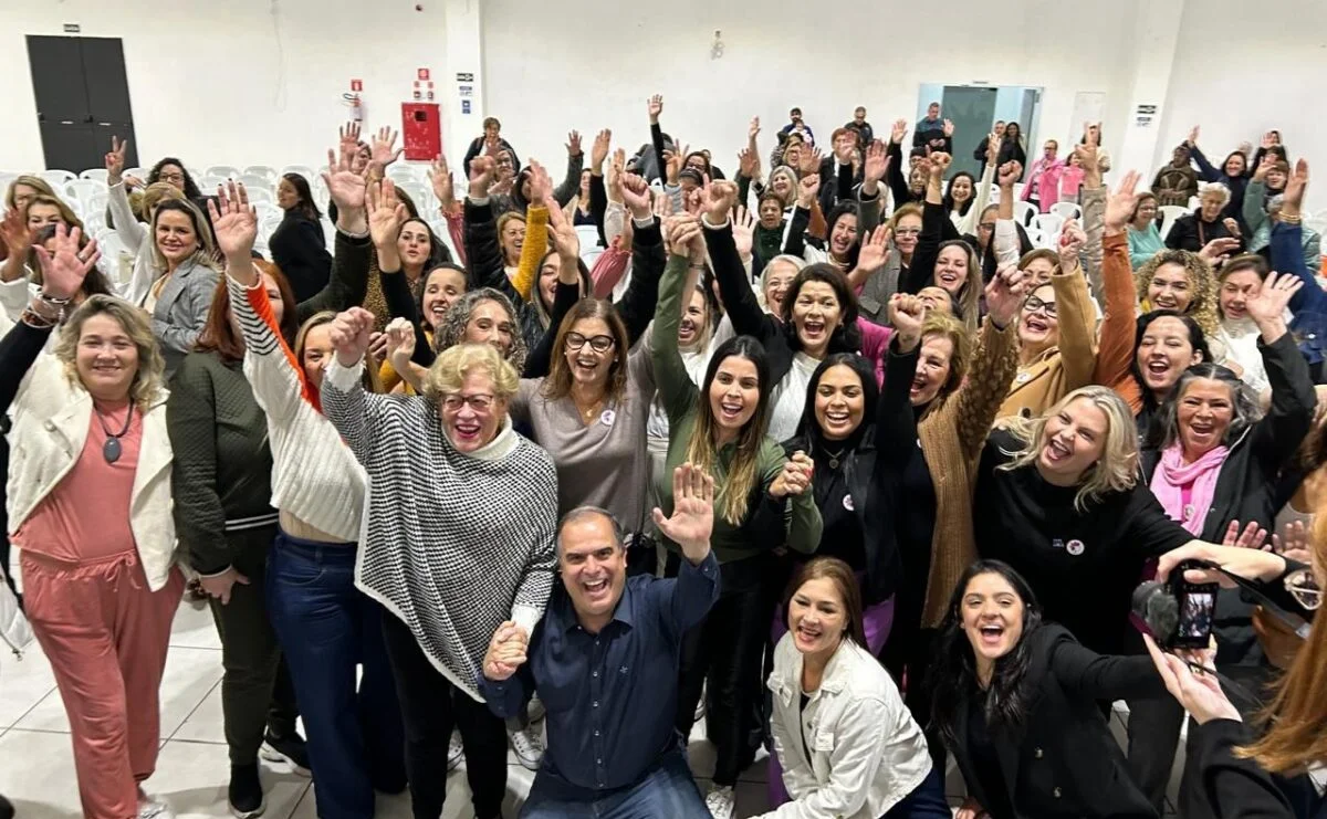 Mara Bertaiolli em encontro com pré-candidatas