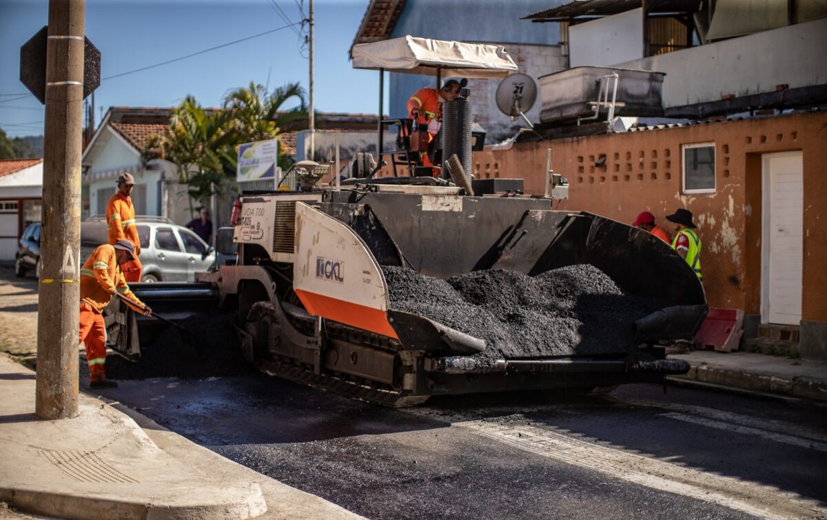 Obras na Rua Casarejos em Mogi das Cruzes