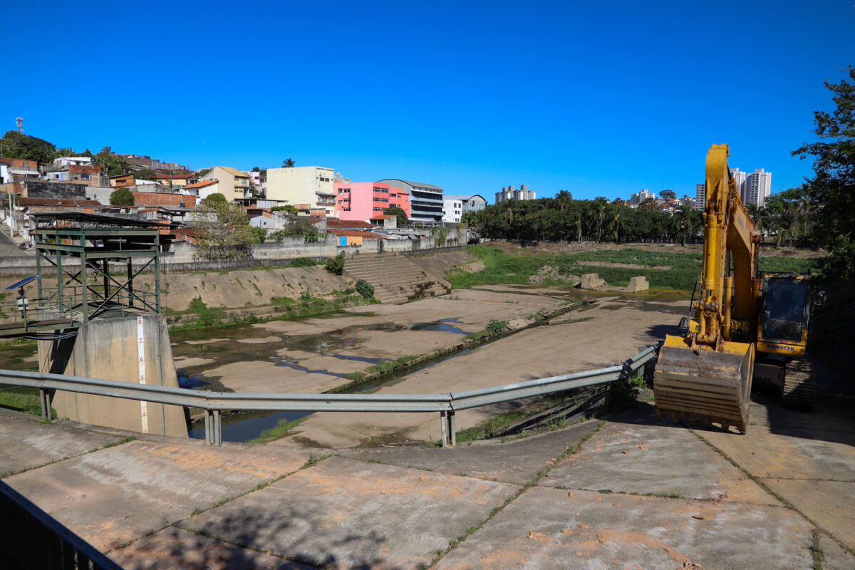 Limpeza do Piscinão de Mogi das Cruzes