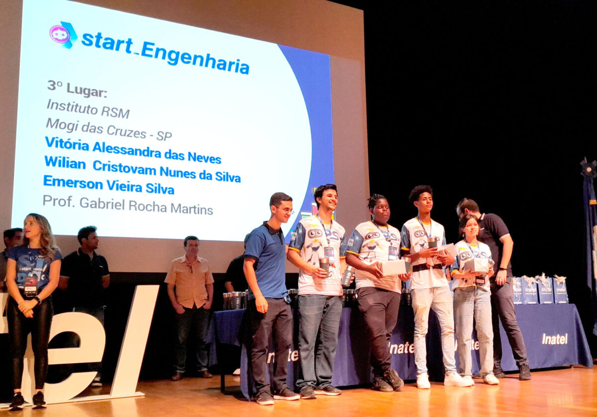 Alunos Mogi Competição de Robotica