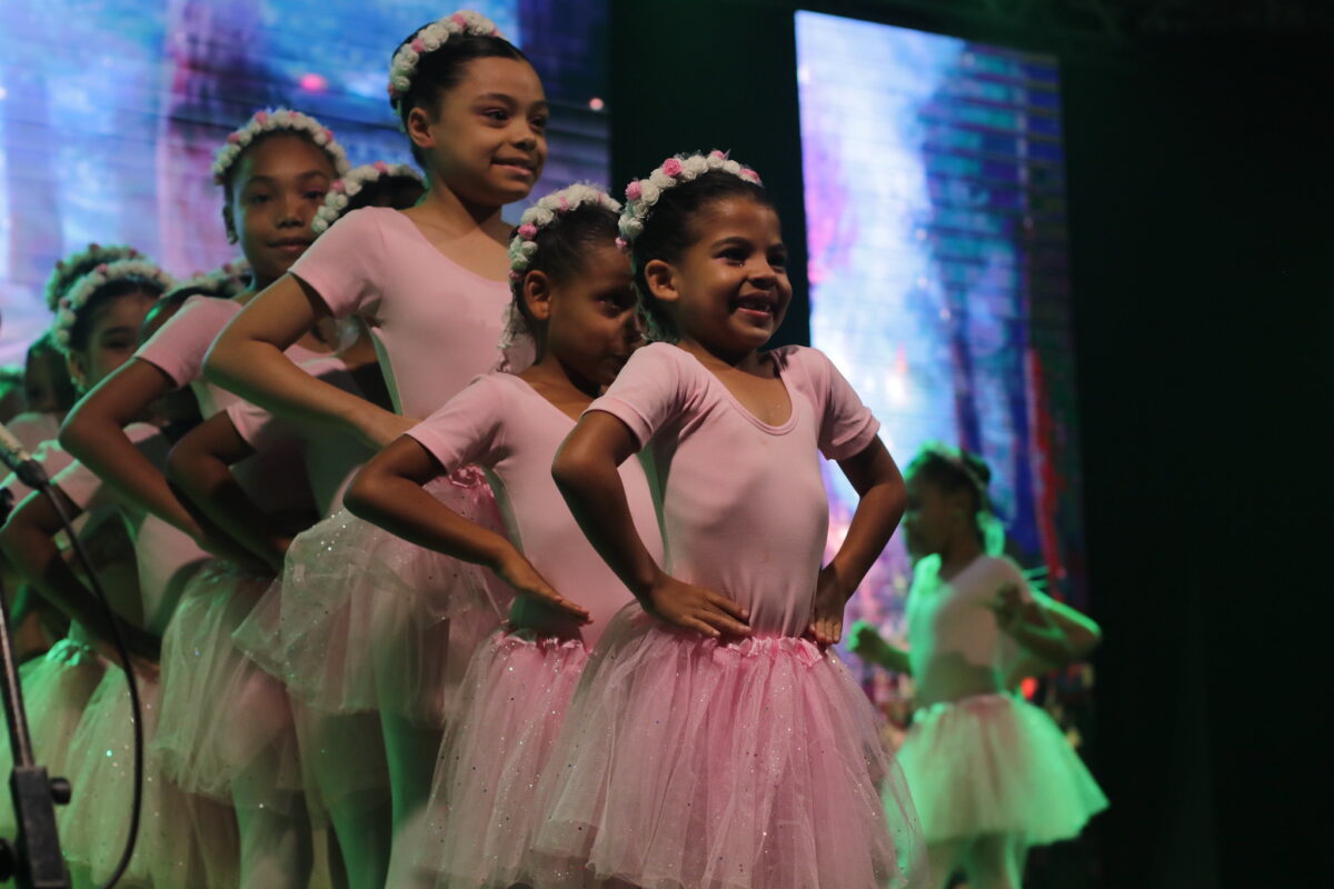 Espetáculo de Ballet Gerando Falcões