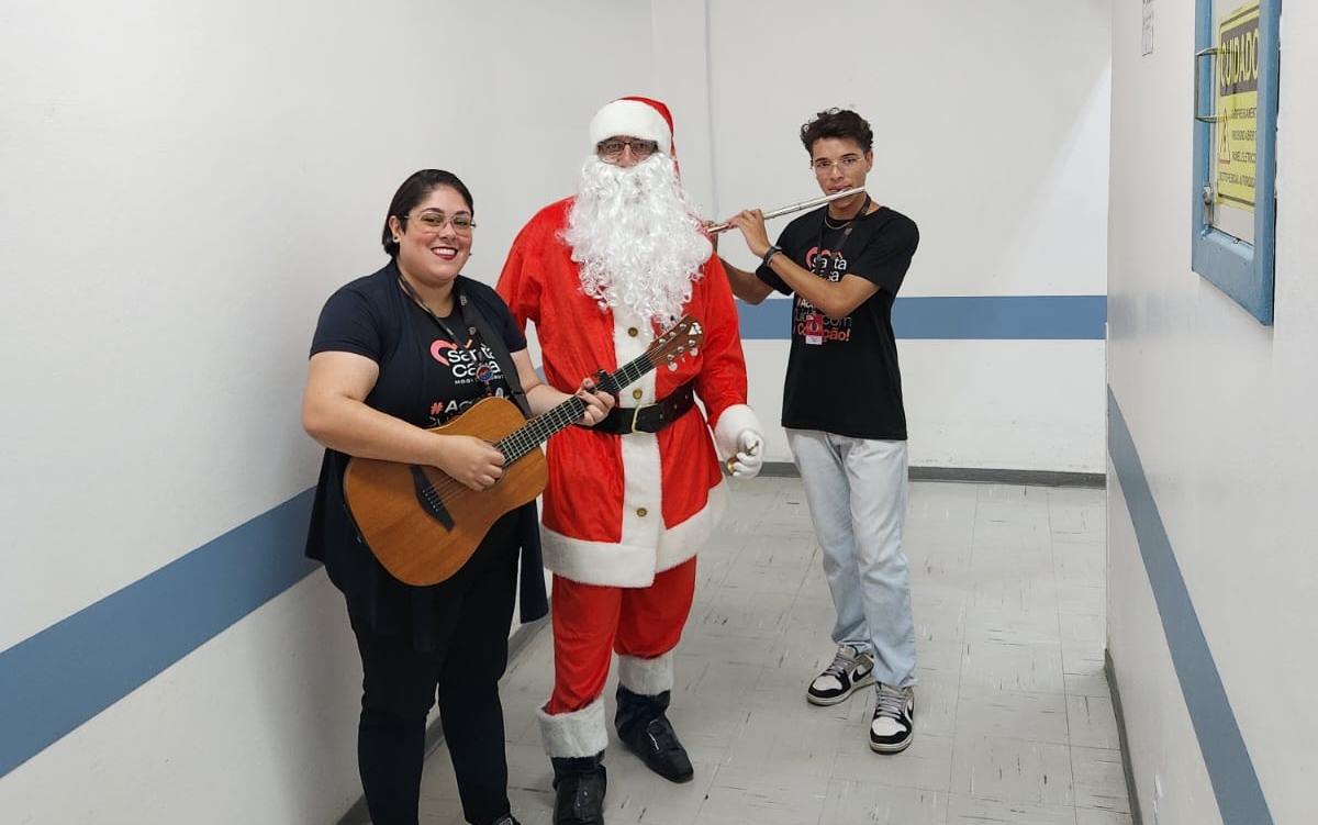 Papai Noel e músicos