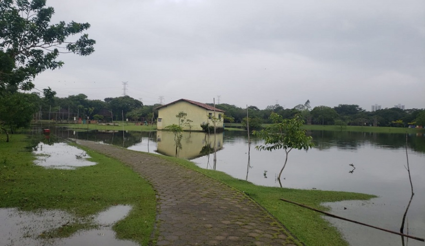 Nível dos lagos no Parque Centenário