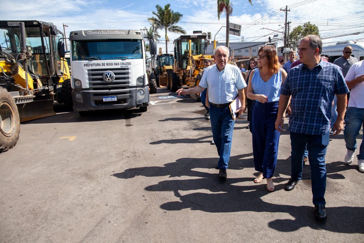 Mara Bertaiolli em Mutirão de serviços urbanos em Jundiapeba