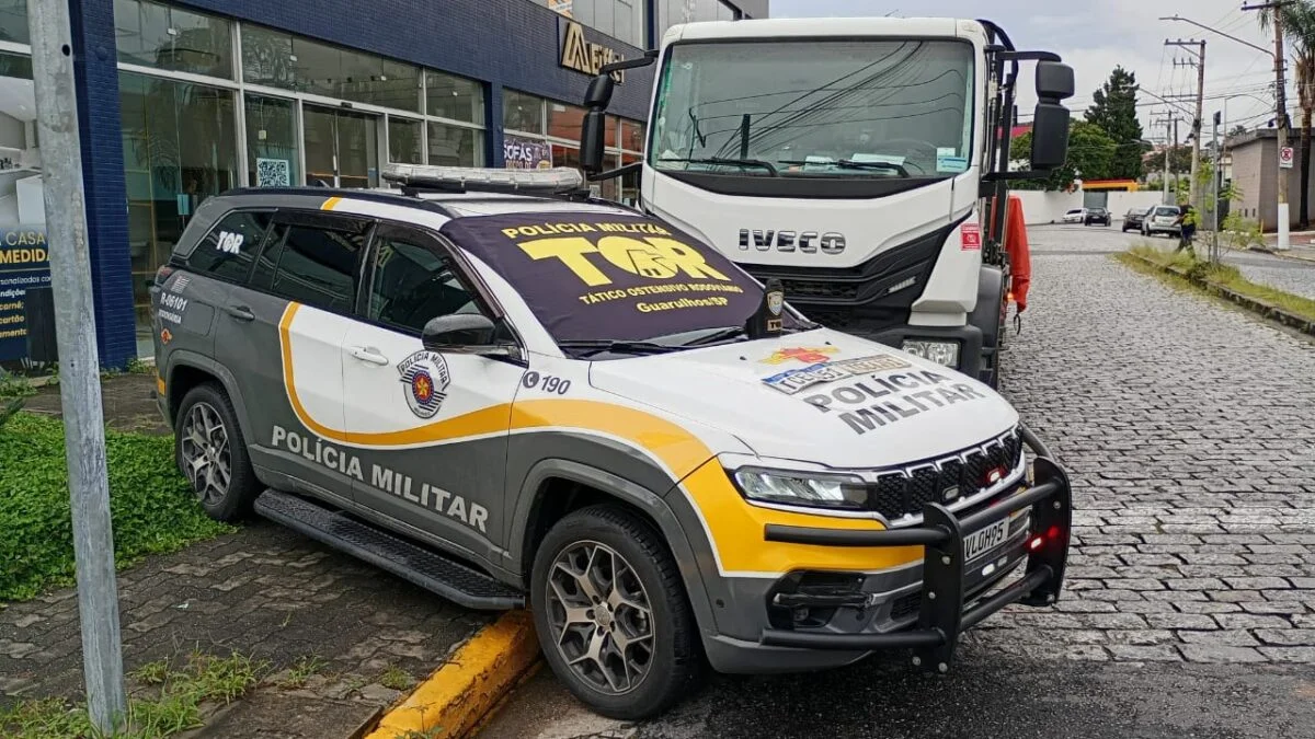 Caminhão roubado em Mogi das Cruzes