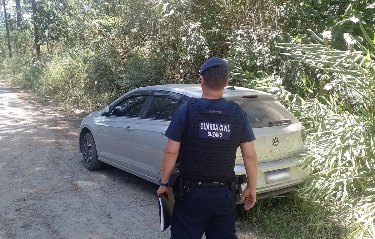 Carro recuperado pela GCM de Suzano