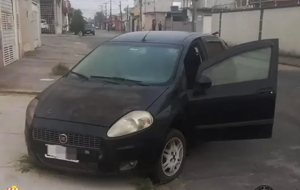 Carro furtada em Mogi das Cruzes