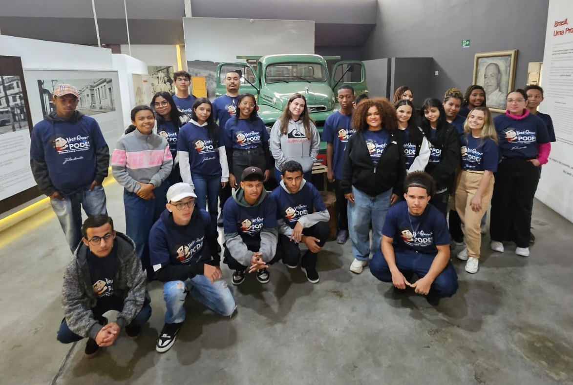 Vagas para jovens na Julio Simões