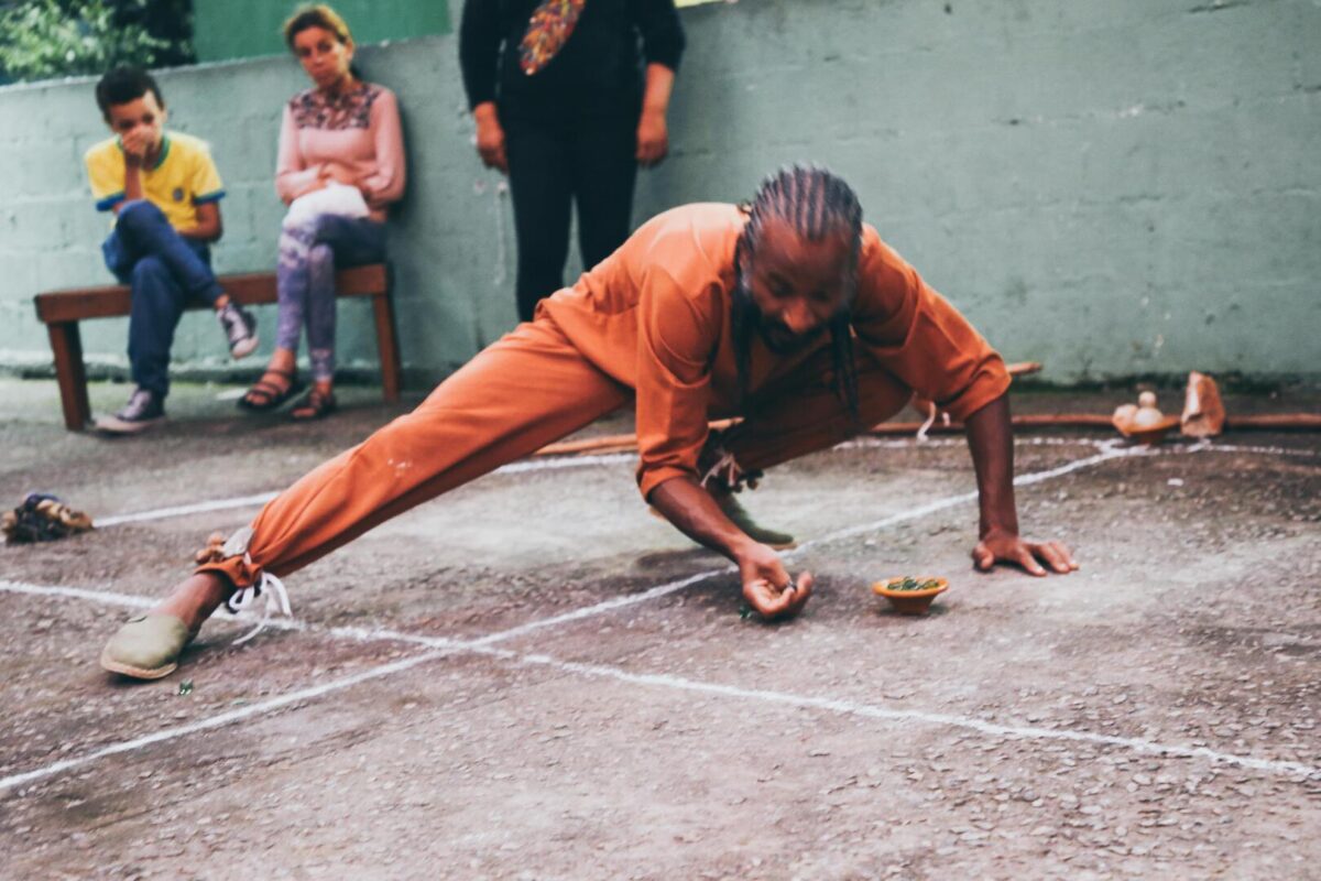 "Corpo Des(Focado) Vida-Morte-Vida Corpo Berimbau"
