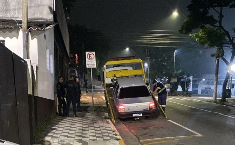 Carro apreendido em Suzano
