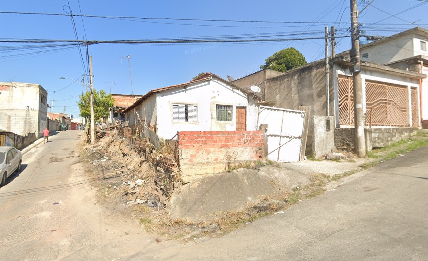 casa incendiada em Itaquaquecetuba