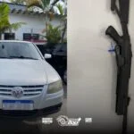 Arma falsa e carro furtado em Suzano