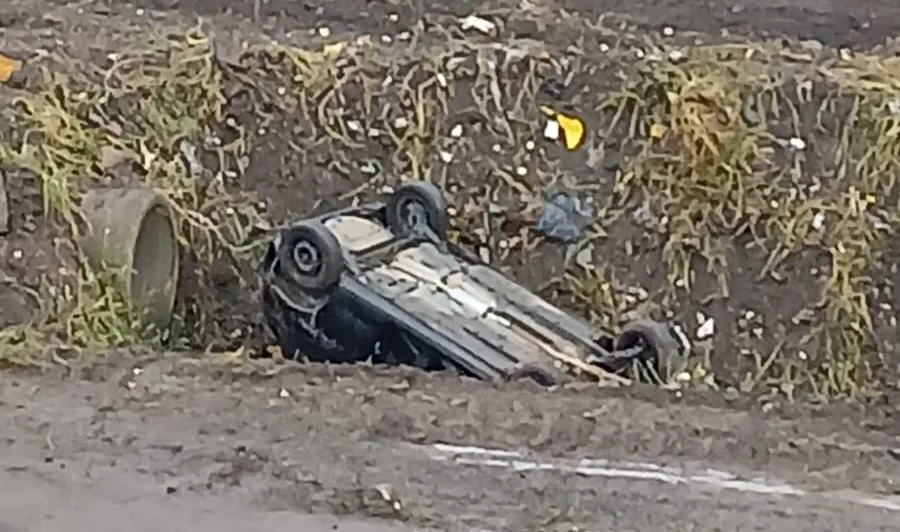 Capotamento de carro em Mogi das Cruzes