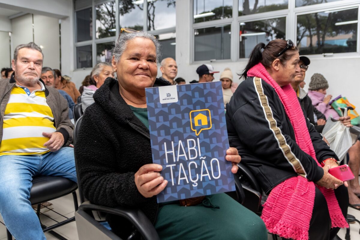 Entrega de títulos em Mogi das Cruzes