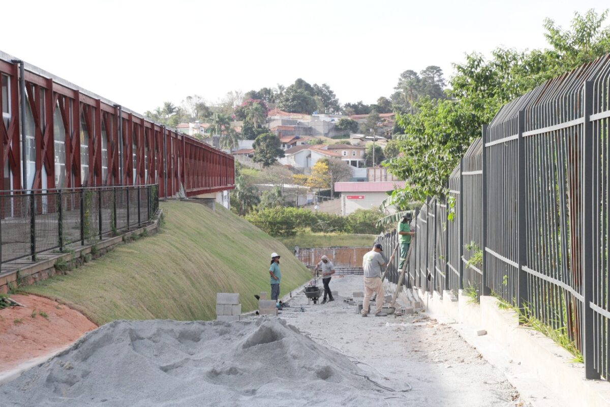 Obras balneário em Poá