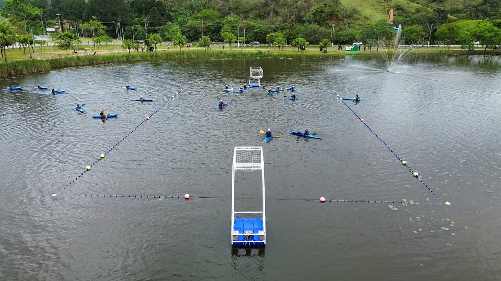 Canoagem no Parque do Lago em Guararema