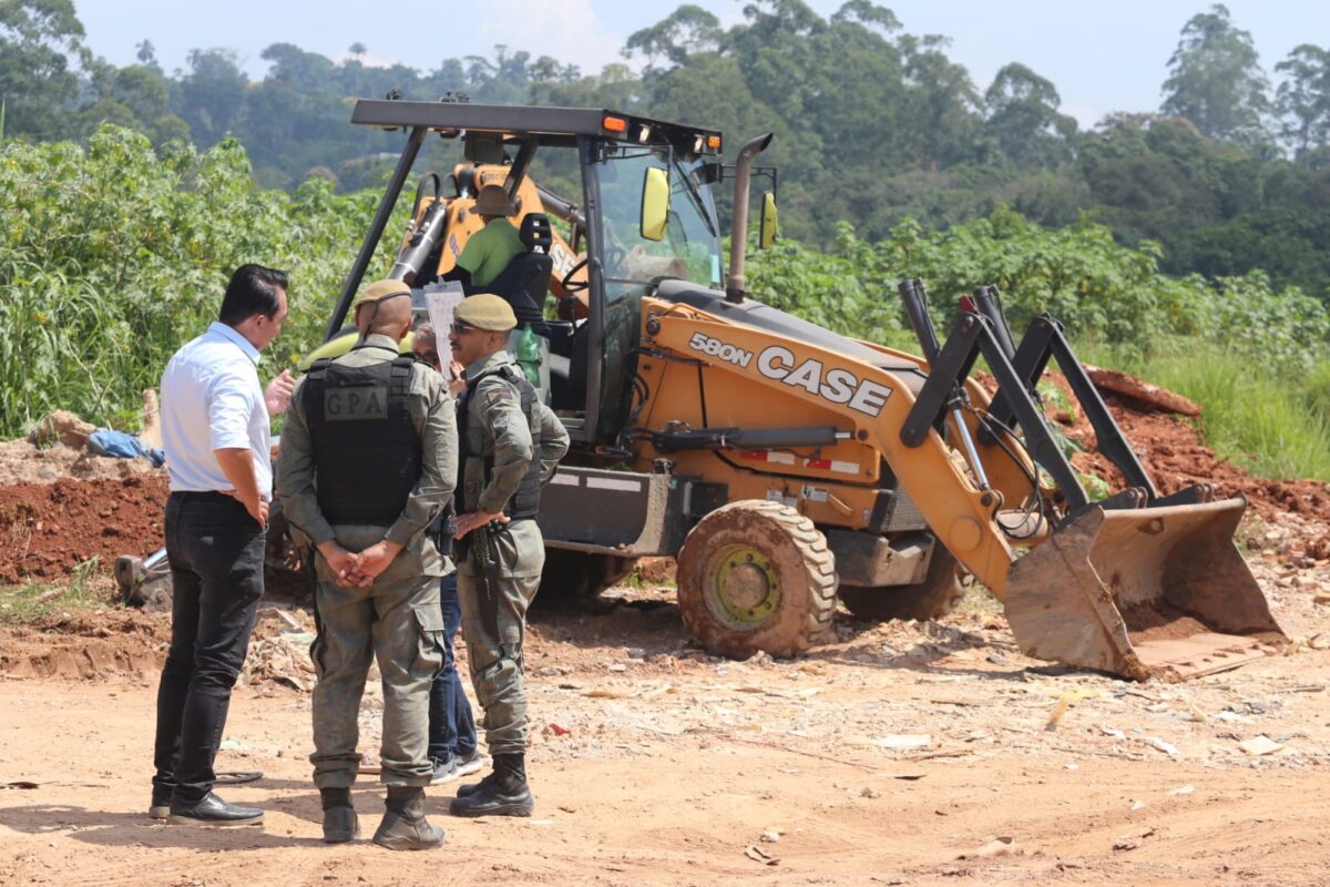 Fiscalização desfaz estrutura sobreposta ao rio Guaió utilizada para descarte inadequado