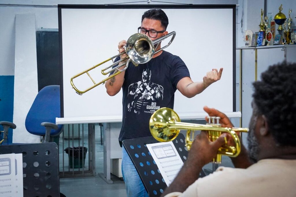 Aulas Gratuitas de Música Ferraz