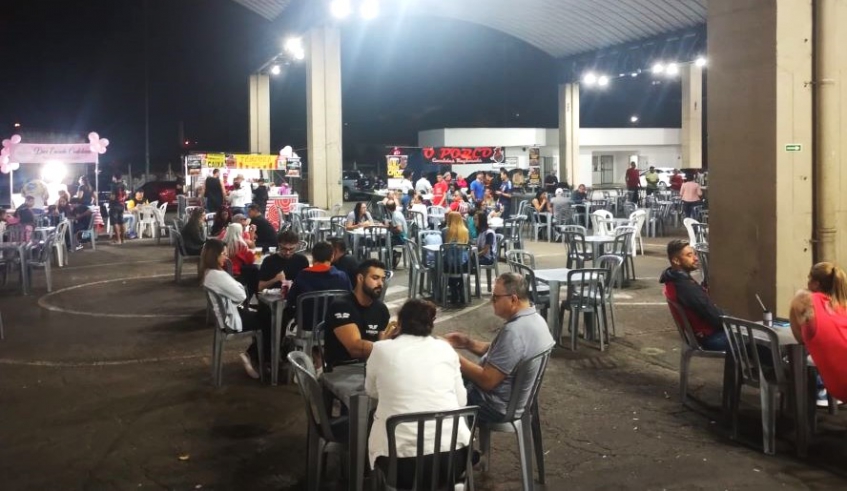 Feira Noturna de Braz cubas, em mogi das cruzes