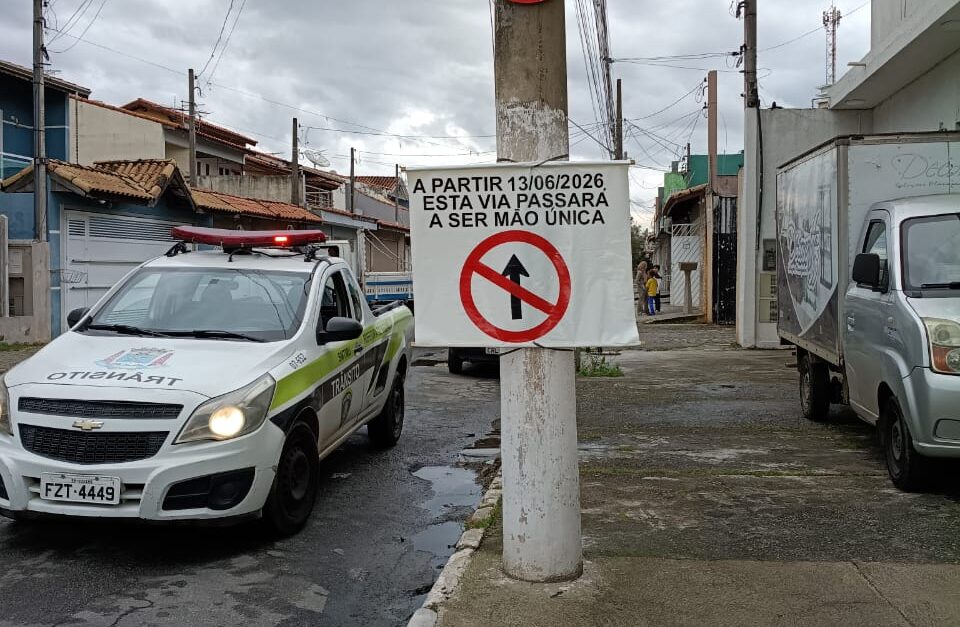 Vias paralelas à avenida Roberto Simonsen passam a ser de mão única no Jardim dos Ipês