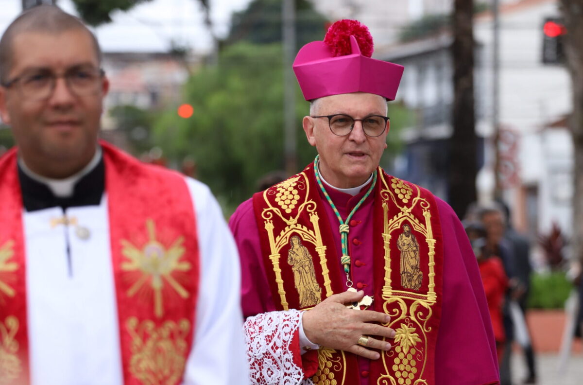 Bispo diocesano Dom Pedro Luiz Stringhini