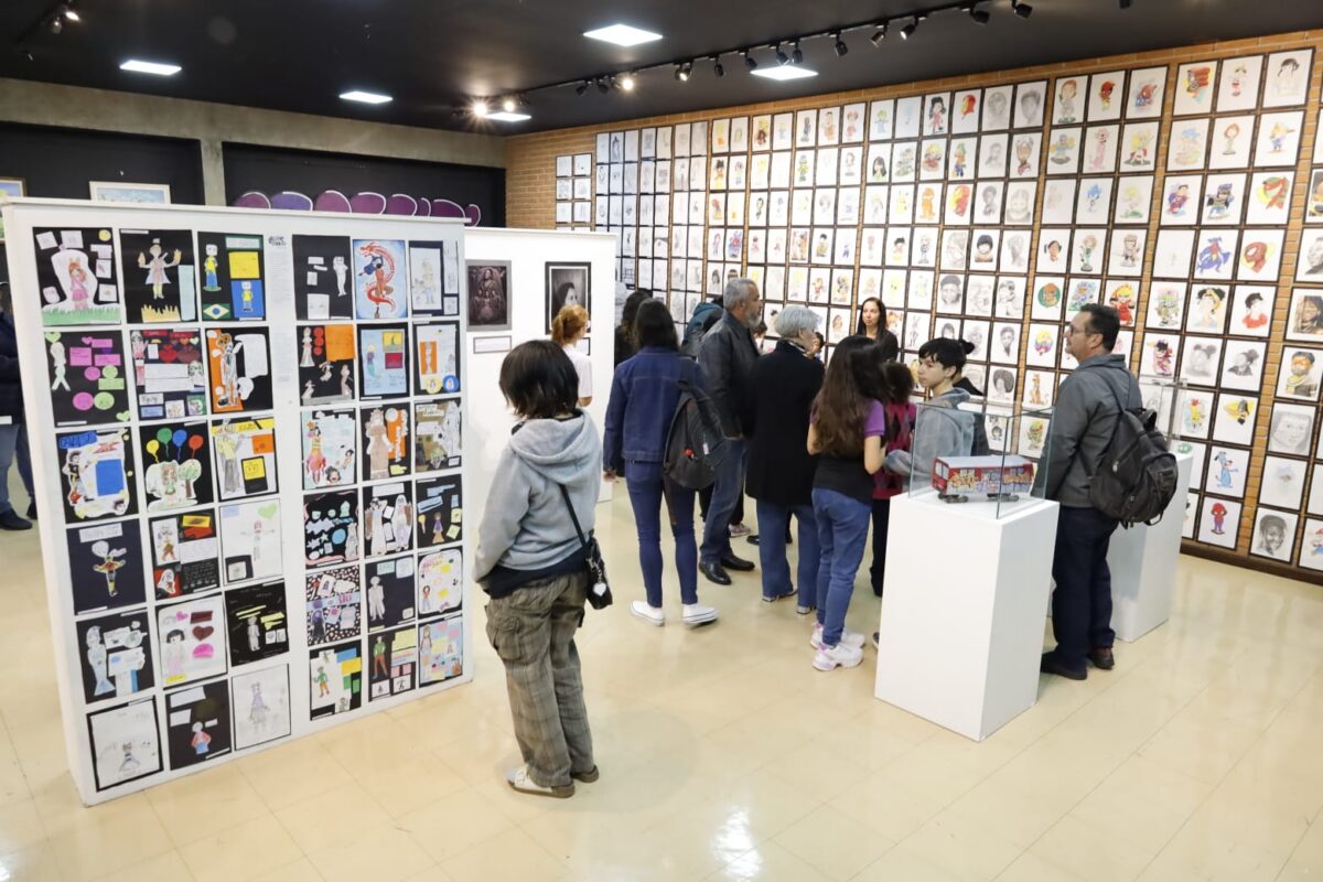 xposição especial com 416 obras produzidas por alunos do Programa de Formação Artística (Profart).