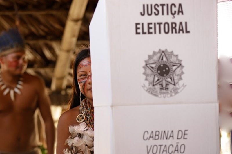 Indigena Votando
