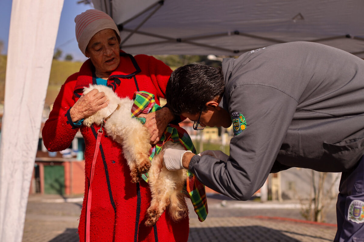 Prefeitura de Guararema realiza vacinação antirrábica em quatro bairros em outubro - Guararema - Crédito foto Warley Kenji - Comunicação PMG (1)